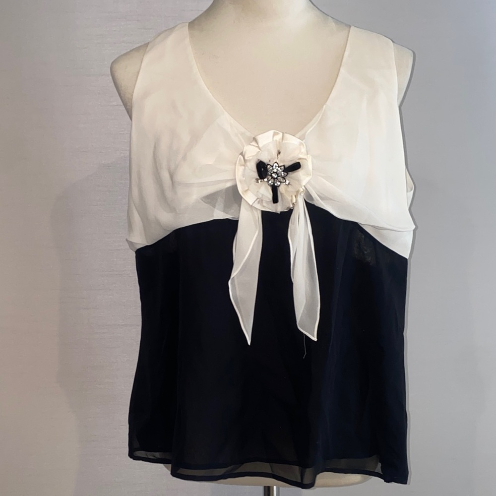 St. John Black and White Sleeveless Blouse